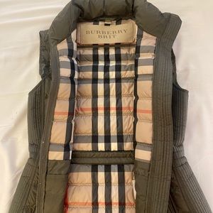 PRISTINE condition Burberry vest w signature plaid